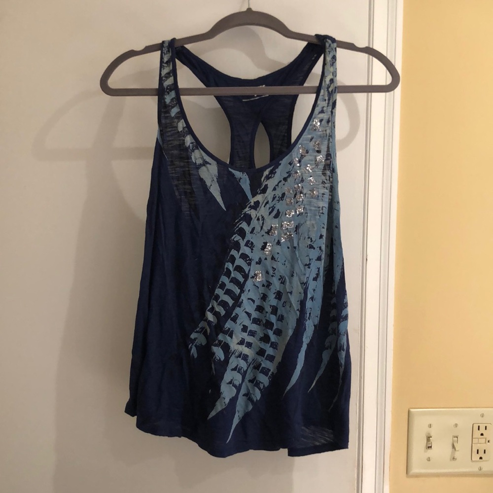 Cute and lightweight Express tank top with sequin detail